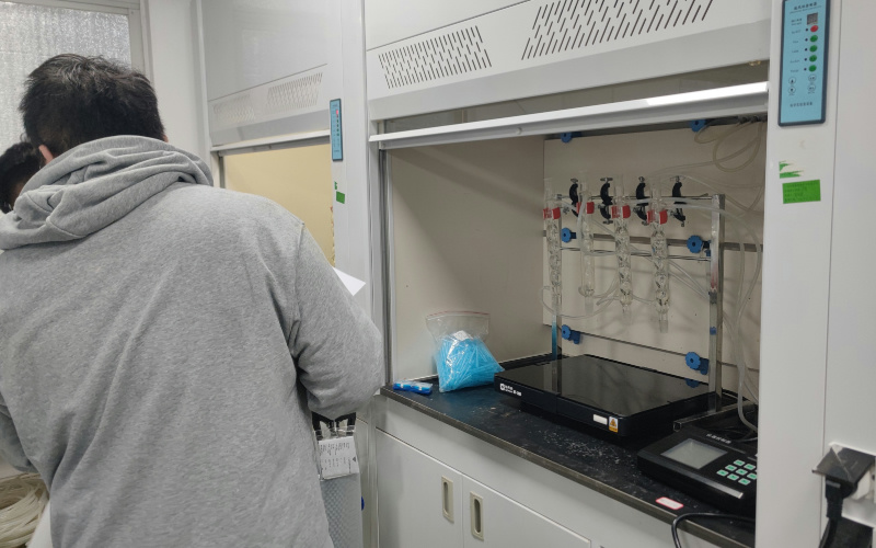 格丹納實驗電熱板的防腐設計與功能解析